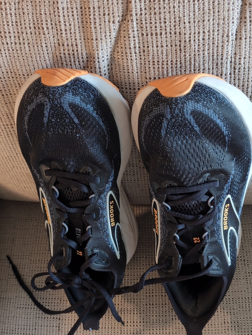 Brooks Glycerin 22 Athletic Shoes - Picture 6 of 9